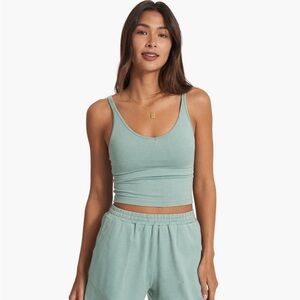 Vuori Halo Performance Crop in Celery Heather